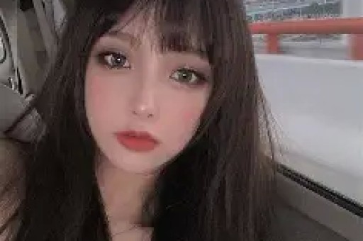 看宋雨琦穿短裙出席活动对长辈90度鞠躬才懂她火都是有原因的